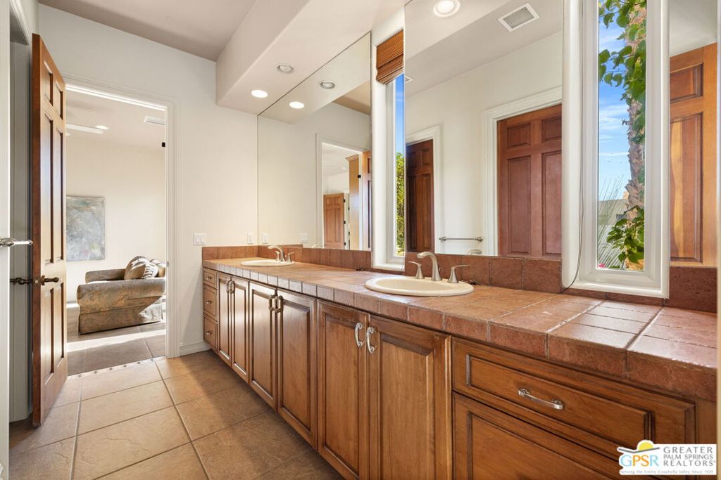 Villaggio On Sinatra - Residential