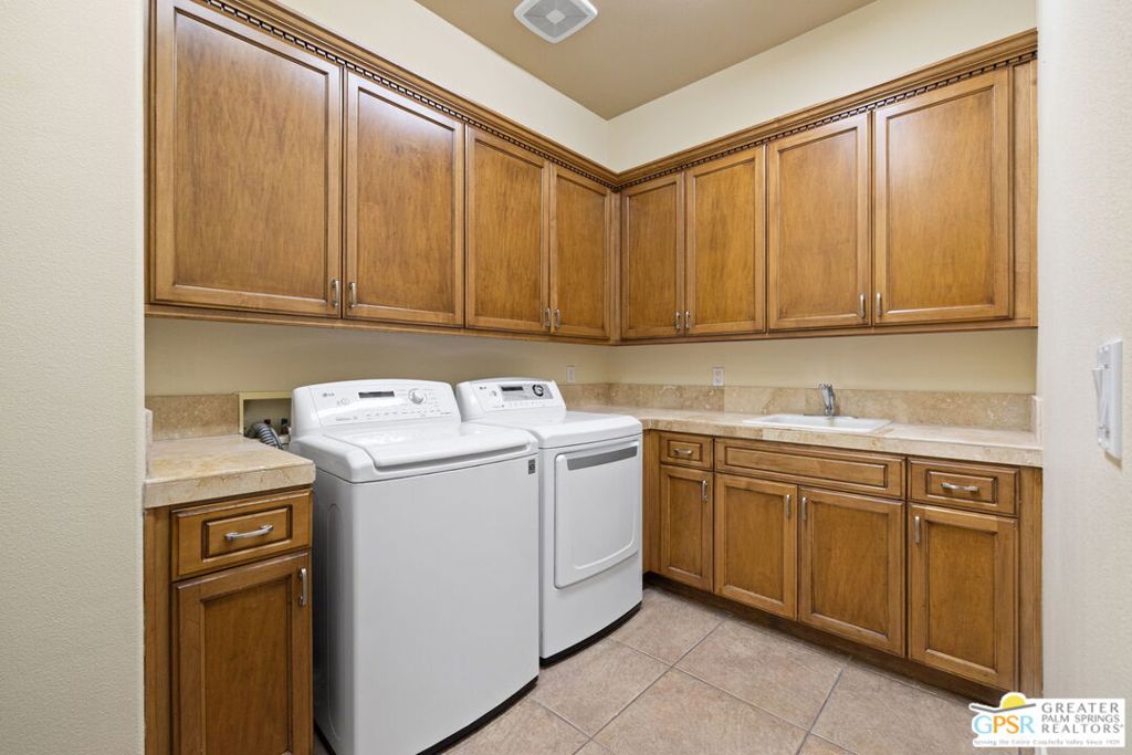 Villaggio On Sinatra - Residential