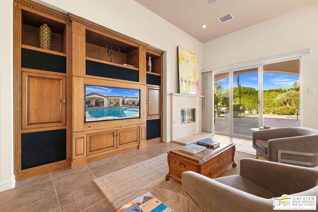 Villaggio On Sinatra - Residential