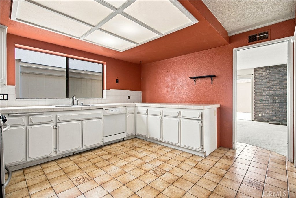 417 8th Street, Huntington Beach CA 92648 - Photo 10
