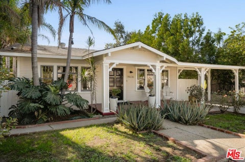 Photo of 14636 Haynes Street, Van Nuys, CA 91411 (MLS # 26105308)