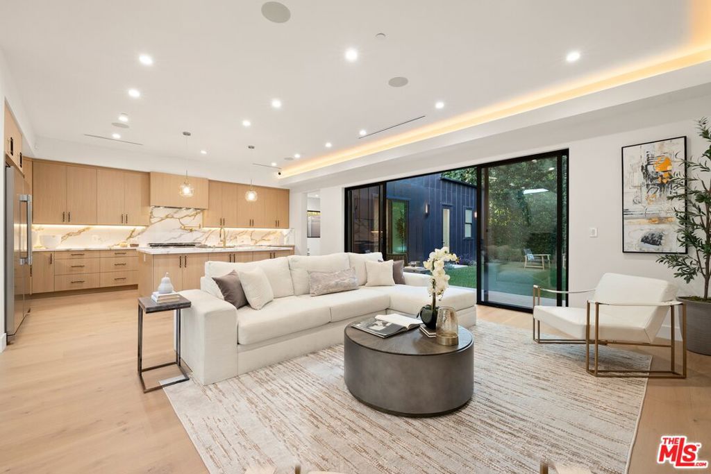 5741 Newcastle Avenue