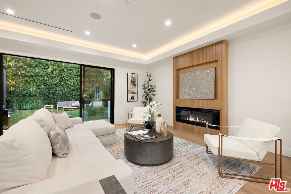 5741 Newcastle Avenue