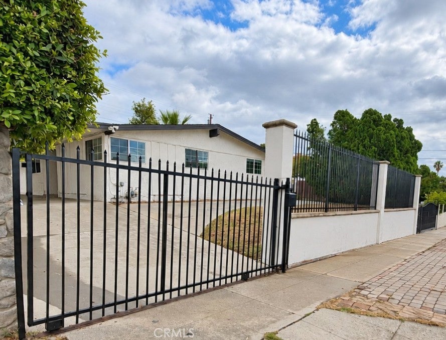 13658 Garrick Avenue
