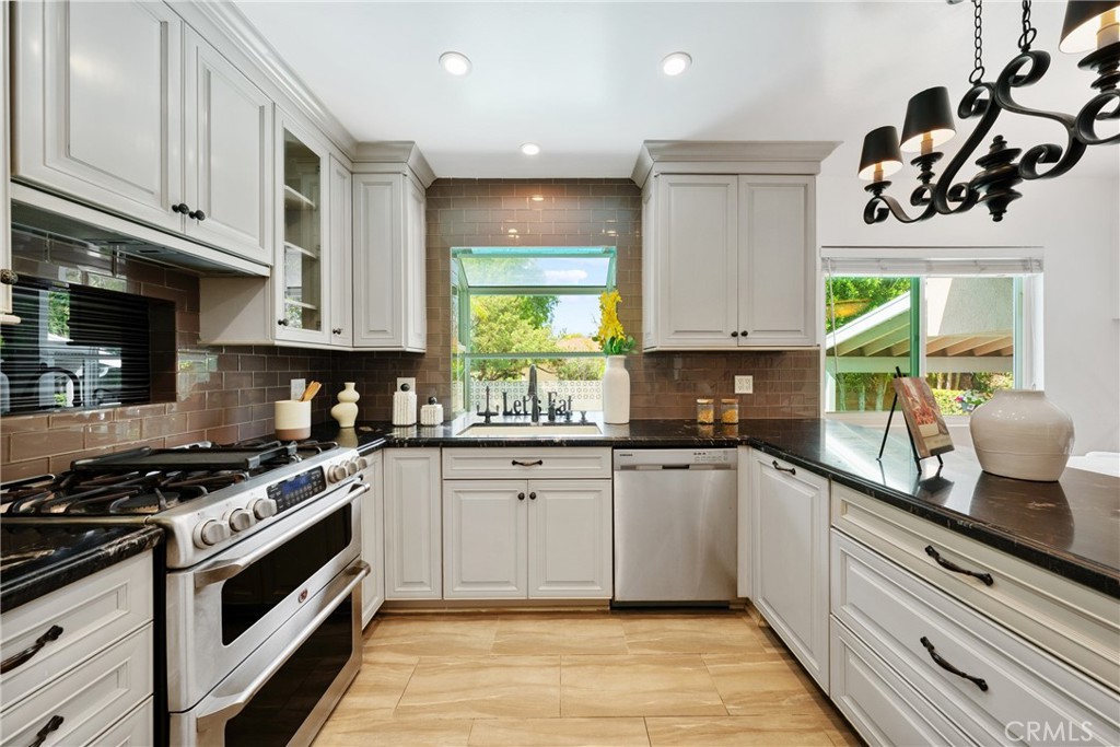 651 N Sunnyslope Avenue