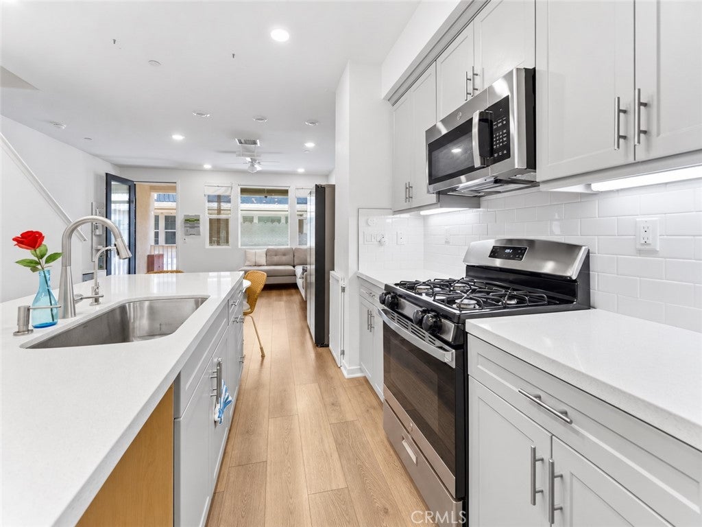 16426 Whittier 3