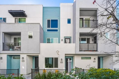 Photo of 604 Apricot Way, San Jose, CA 95133 (MLS # ML82039328)