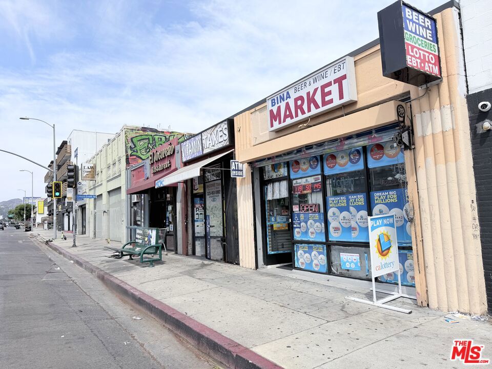 904 N Western Avenue