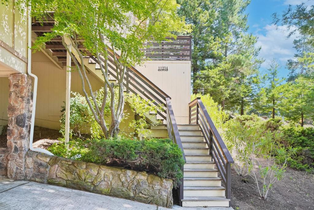 11234 Sun Valley Drive, Oakland CA 94605