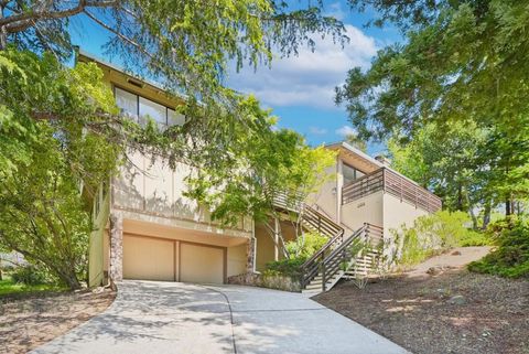 Photo of 11234 Sun Valley Drive, Oakland, CA 94605 (MLS # ML82043653)