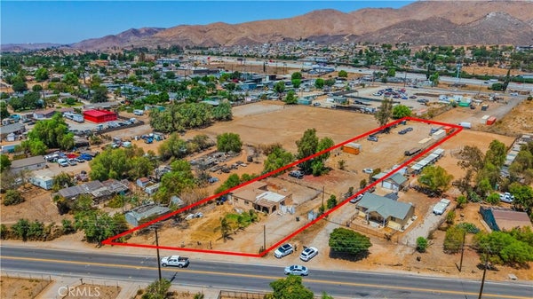 7081 VALLEY WAY, JURUPA VALLEY, CA 92509 - Image c4a2e98acda3b4e76f9c6d0ab4a841a3/1794767001