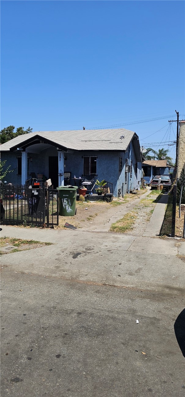 AMAZING INVESTMENT OPPORTUNITY..VERY DESIRABLE LOCATION.. BEAUTIFUL TWO ON A LOT UNITS..FRONT UNIT FEATURES THREE BEDROOMS AND TWO BATHROOMS, BACK UNIT ONE BEDROOM AND ONE BATHROOM WITH PLENTY OF SPACE TO ADD 2 MORE BEDRS.DEEP LOT,LONG DRIVEWAY WITH PLENTY OF PARKING SPACE.THIS PROPERTY HAS LOTS OF POTENTIAL.DON'T LET BY PASS THIS GREAT OPPORTUNITY TO OWN THIS PROPERTY.