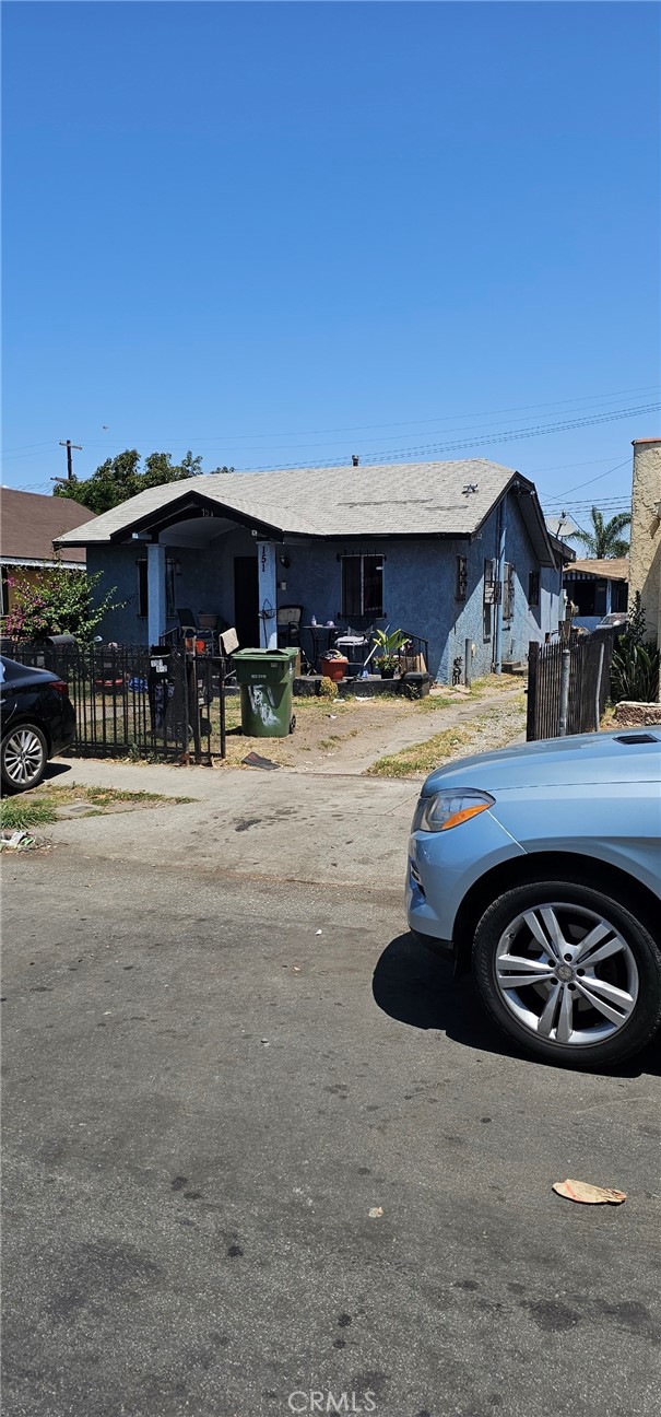 AMAZING INVESTMENT OPPORTUNITY..VERY DESIRABLE LOCATION.. BEAUTIFUL DUPLEX..FRONT UNIT FEATURES THREE BEDROOMS AND TWO BATHROOMS, BACK UNIT ONE BEDROOM AND ONE BATHROOM WITH PLENTY OF SPACE TO ADD 2 MORE BEDRS.DEEP LOT,LONG DRIVEWAY WITH PLENTY OF PARKING SPACE.THIS PROPERTY HAS LOTS OF POTENTIAL.DON'T LET BY PASS THIS GREAT OPPORTUNITY TO OWN THIS PROPERTY.