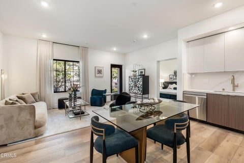Photo of 139 S Oak Knoll Avenue #302, Pasadena, CA 91101 (MLS # P1-29385)