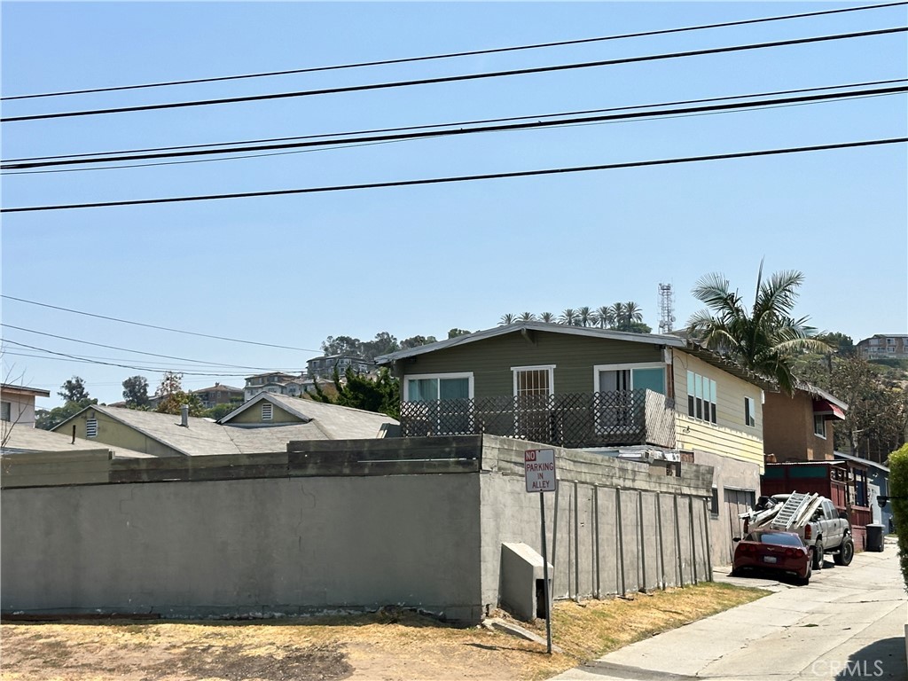 2238 Walnut Avenue