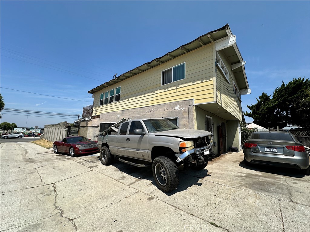 2238 Walnut Avenue