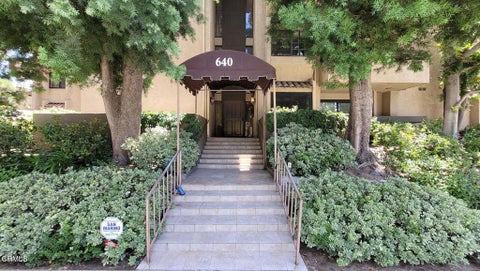 Photo of 640 S Lake AVE #204, Pasadena, CA 91106 (MLS # P1-28372)