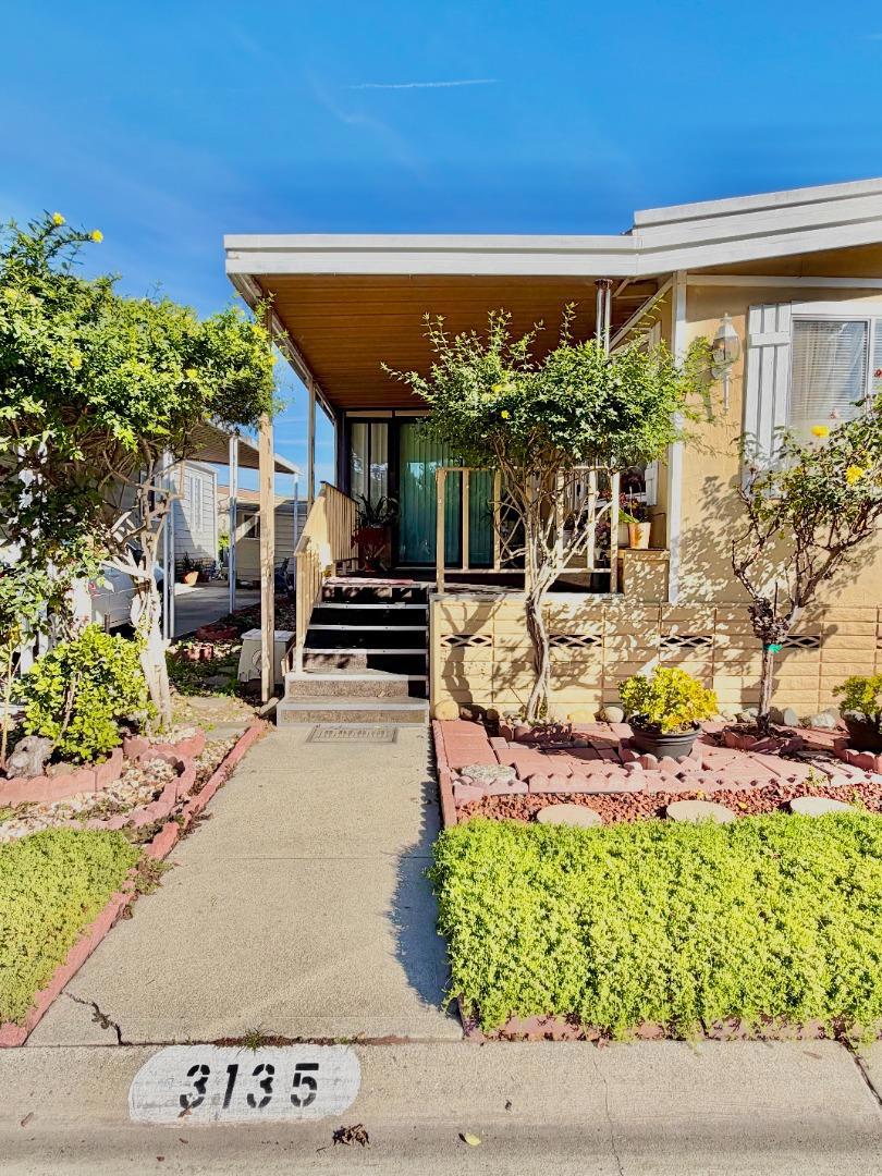 3135 Oakbridge Drive