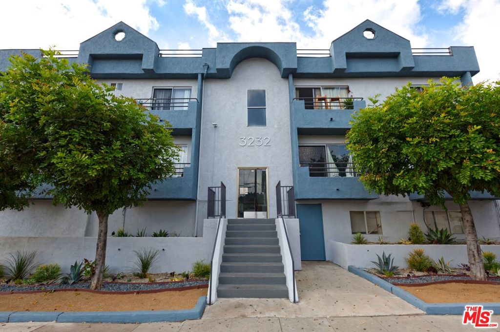 3232 W Avenue 32