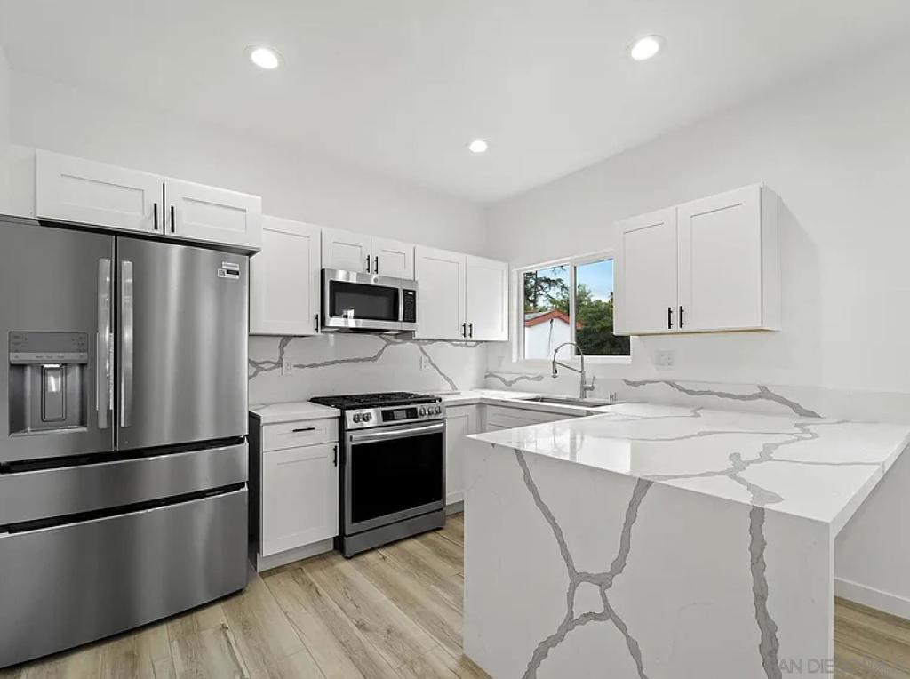 Modern Top Floor 2 Bedroom Apartment at 7231 Mohawk St Available now – move-in ready! Stylish and energy-efficient living in a newly built 2024 top floor unit with no neighbors above. This 2 bedroom, 1.5 bathroom apartment offers 750 sqft of thoughtfully designed space with top-of-the-line appliances and hard flooring throughout. Includes in-unit washer and dryer, AC in living room and bedrooms, and ceiling fans in both bedrooms. Features a spacious modern kitchen, rainfall shower head in a sleek, updated bathroom, solar panels for low electric bills, and a quiet neighborhood setting. Plenty of street parking available, plus one reserved space for $65 per month. Located just minutes from SDSU and Lake Murray. Message to schedule a showing today! Renter Qualifications: -Available Available now – move-in ready! -One-year minimum lease required -Security deposit of $1,000 -Tenants are responsible for all utilities -Water reimbursement of $50 per tenant/ month -650 credit score or better -Must show 2.5 income to rent ratio -No previous evictions -Cosigners/guarantors accepted -Pets permitted - $50 per pet/ per month -No vicious breed of dog allowed