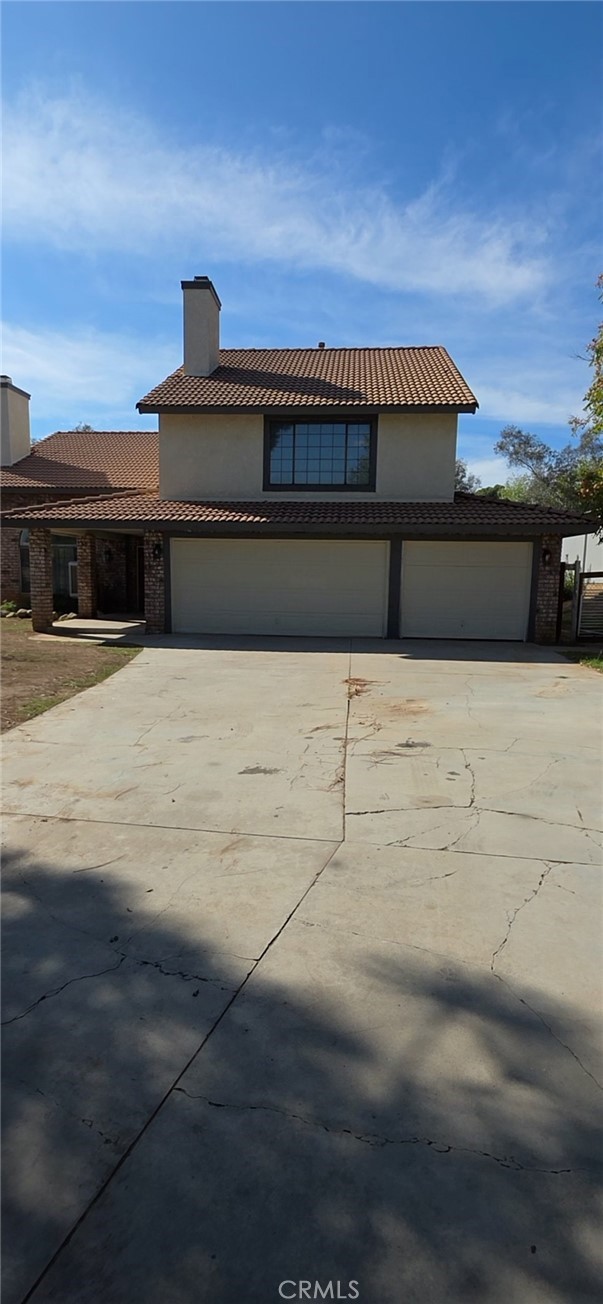 Main image without alt text