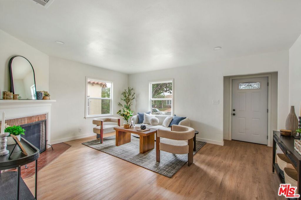 Photo of 4325 W 58th Place, Los Angeles, CA 90043 (MLS # 25592681)