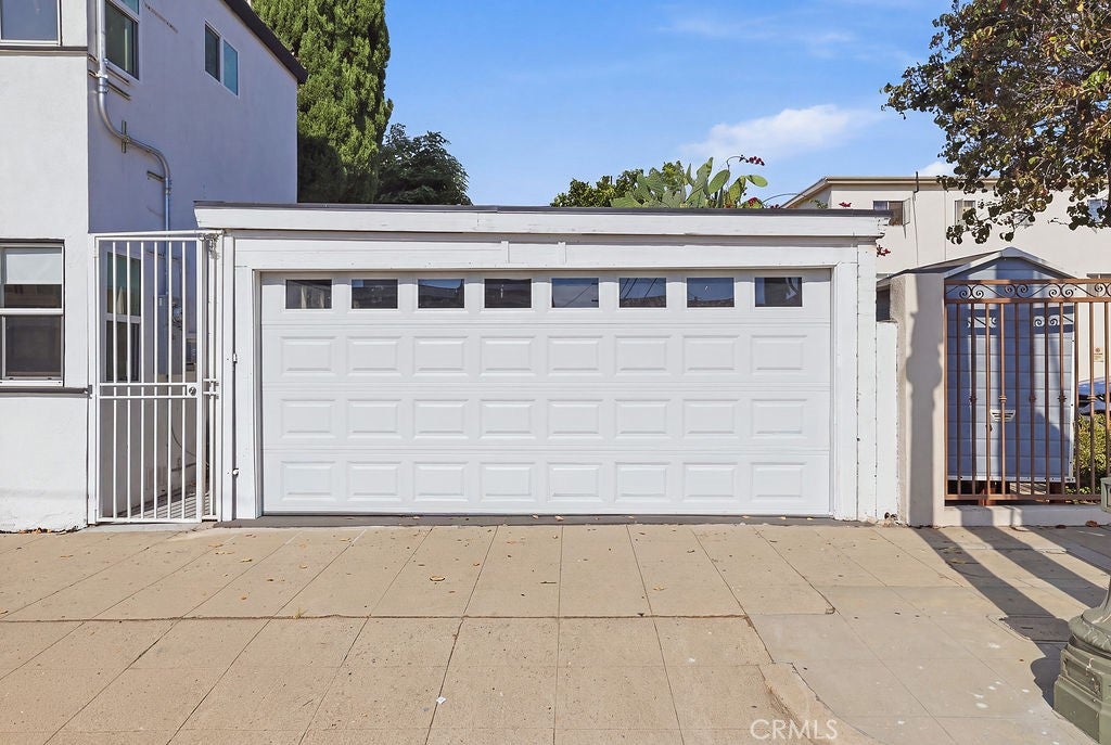 1211 Cole Avenue