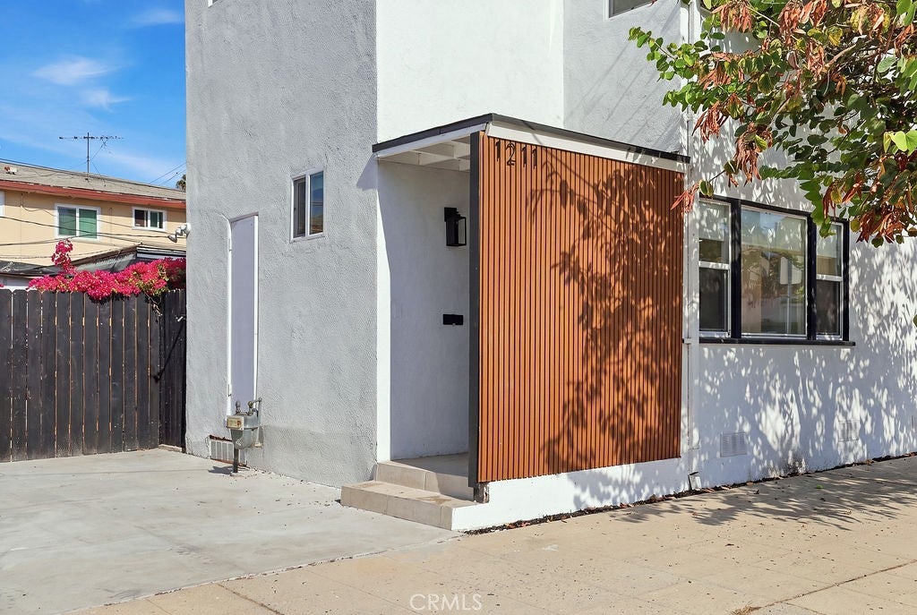 1211 Cole Avenue