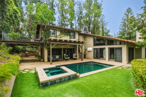 Photo of 17431 Sumiya Drive, Encino, CA 91316 (MLS # 26836191)