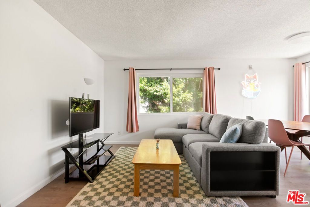 Photo of 964 Larrabee Street #202, West Hollywood, CA 90069 (MLS # 25605489)