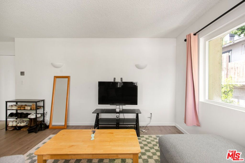 Photo of 964 Larrabee Street #202, West Hollywood, CA 90069 (MLS # 25605489)