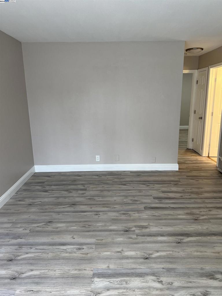 Great Berkeley location. Ideal for UC Berkeley Students. 2 Bed 1 Bath 1 Year Lease Rent: $2,886 Deposit: $2,886 Ground Floor Unit Tenant Pays Water and PGE Landlord Pays Garbage No Smoking (per city ordinance). Updated: laminate flooring, stainless steel appliances, granite counters. Close to Ashby BART, UC Berkeley, & Benioff Children's Hospital Oakland, 580/SF/980/24/880 (all within .4mi & 1.8mi) Apply with RentSpree https://apply.link/yNoC88c