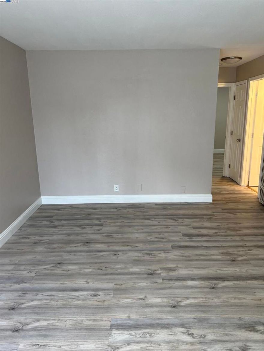Great Berkeley location. Ideal for UC Berkeley Students. 2 Bed 1 Bath 1 Year Lease Rent: $2,886 Deposit: $2,886 Ground Floor Unit Tenant Pays Water and PGE Landlord Pays Garbage No Smoking (per city ordinance). Updated: laminate flooring, stainless steel appliances, granite counters. Close to Ashby BART, UC Berkeley, & Benioff Children's Hospital Oakland, 580/SF/980/24/880 (all within .4mi & 1.8mi) Apply with RentSpree https://apply.link/yNoC88c