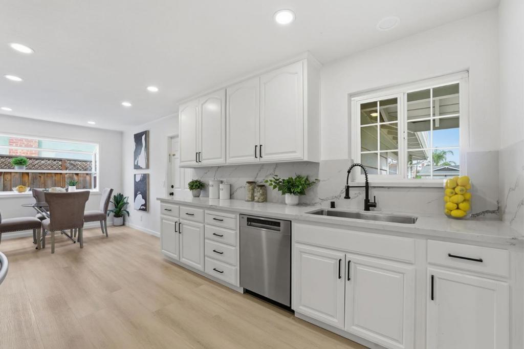 5571 Sunny Oaks Drive