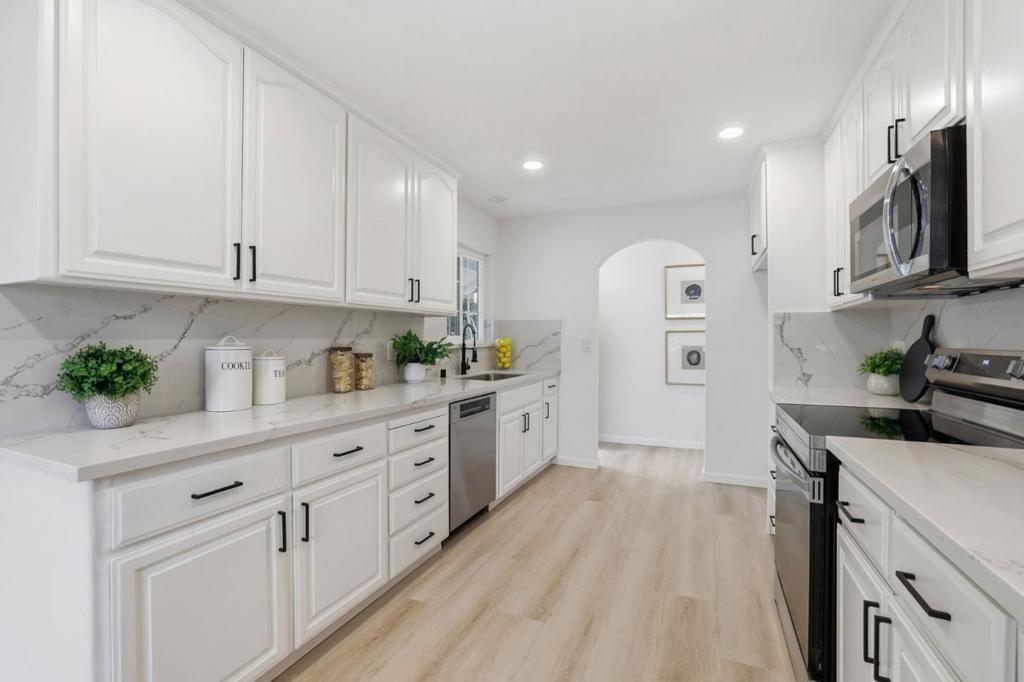 5571 Sunny Oaks Drive