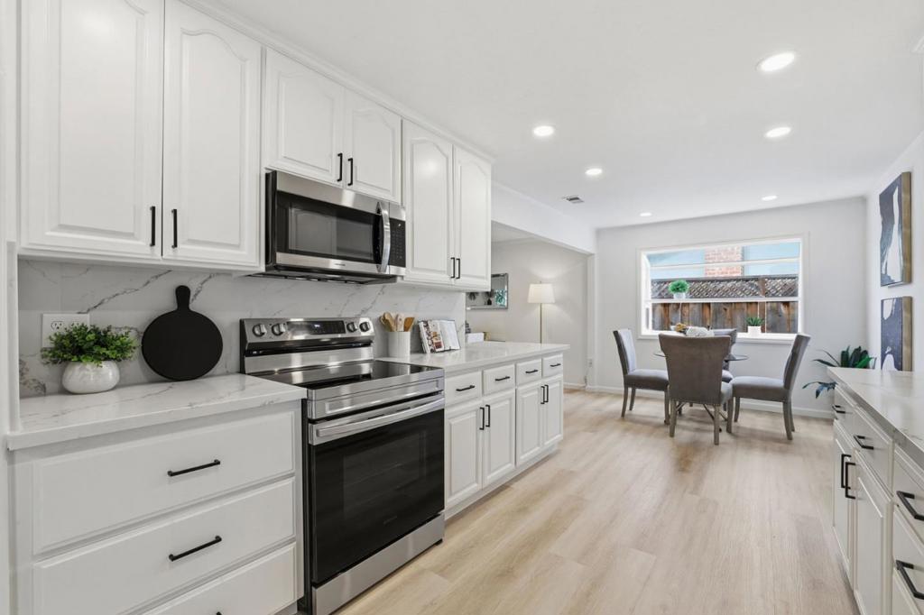 5571 Sunny Oaks Drive