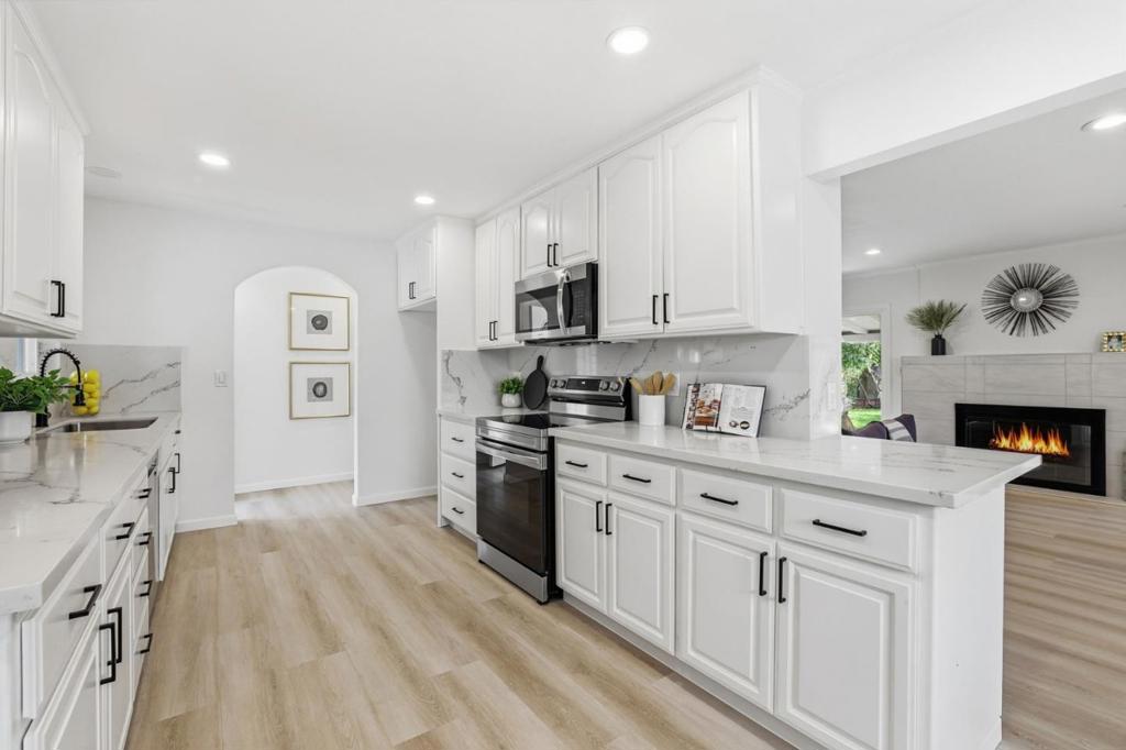 5571 Sunny Oaks Drive