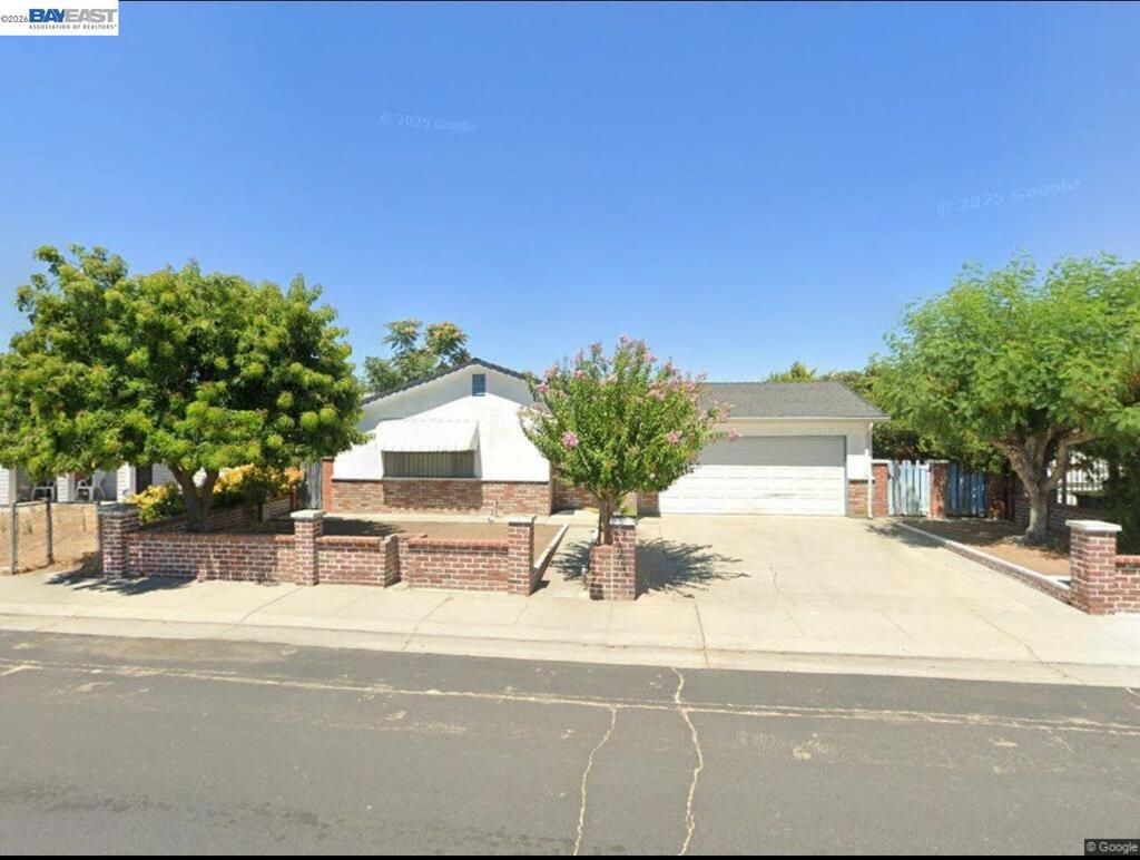 Photo of 587 Somoa Lane Ln, Lathrop, CA 95330 (MLS # 41131519)
