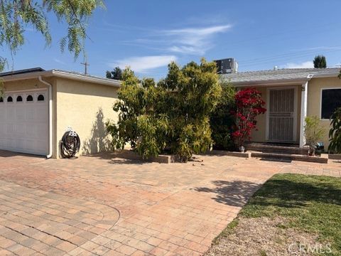 Photo of 8838 Murietta Ave, Panorama City, CA 91402 (MLS # SR26058075)