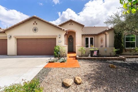 Photo of 204 Victoria Court, Paso Robles, CA 93446 (MLS # NS26077889)