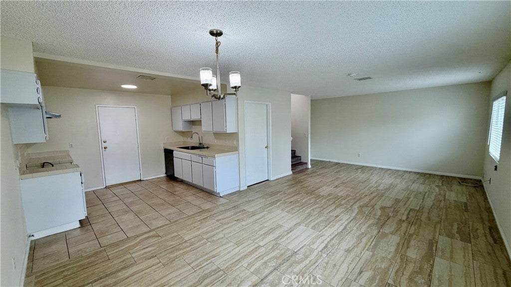 228 S Avenue 18 D