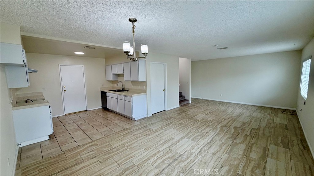 228 S Avenue 18 D