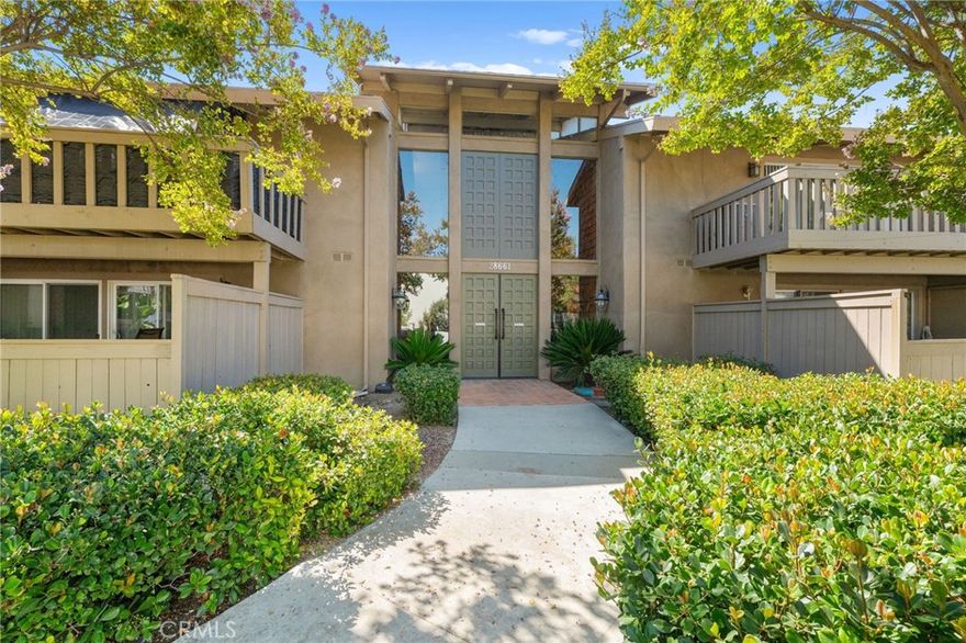 This 1 bedroom condo is small but mighty and perfectly located right next to the Murrieta Hot Springs Day Spa. Whether you’re looking for a starter home, a cozy retreat, or an investment property, this gem puts you in the heart of it all with dining, shopping, and relaxation just steps away