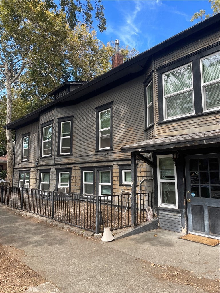 745 W 3rd