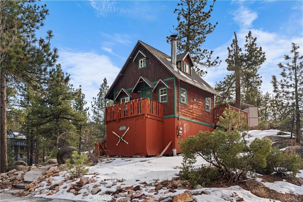 This charming one-bedroom, one-bathroom cabin is located in Boulder Bay, one of the most sought-after areas in Big Bear, perfect for year-round activities. The
cabin features a unique knotty pine interior, beam ceilings, and a cozy wood-burning stove, creating a warm and inviting atmosphere. It is equipped with a newer
roof and dual-pane windows, ensuring comfort and energy efficiency. Surrounded by panoramic views, the cabin is just a short walk from the lake, making it ideal
for both winter skiing and summer water activities. Additionally, the property comes with an Airbnb license, making it suitable for personal use or as a lucrative
rental investment. Whether you're looking for a peaceful retreat or a profitable investment opportunity, this cabin is the perfect choice. Contact us today to learn more and seize this exceptional opportunity!