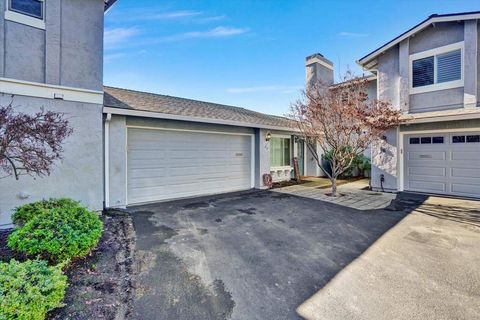 Photo of 87 Fountainhead Ct, Martinez, CA 94553 (MLS # 41120226)