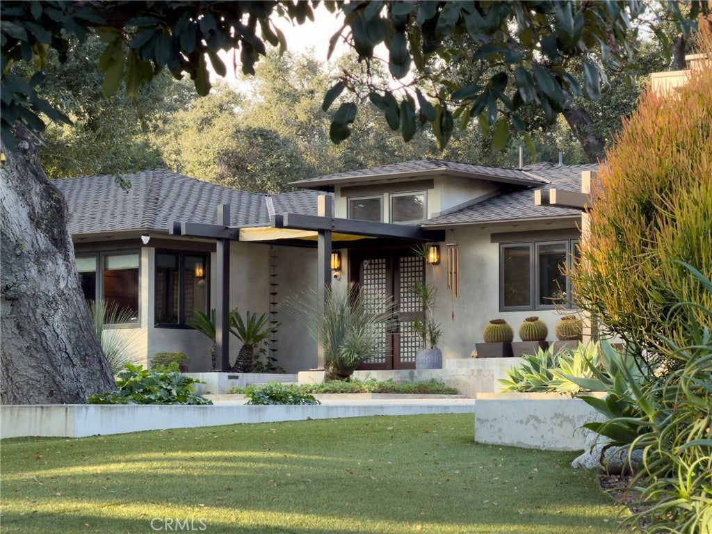 865 W Foothill Blvd