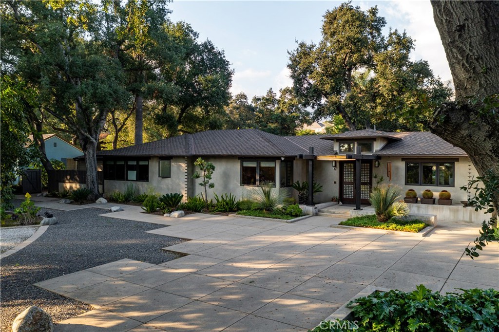 865 W Foothill