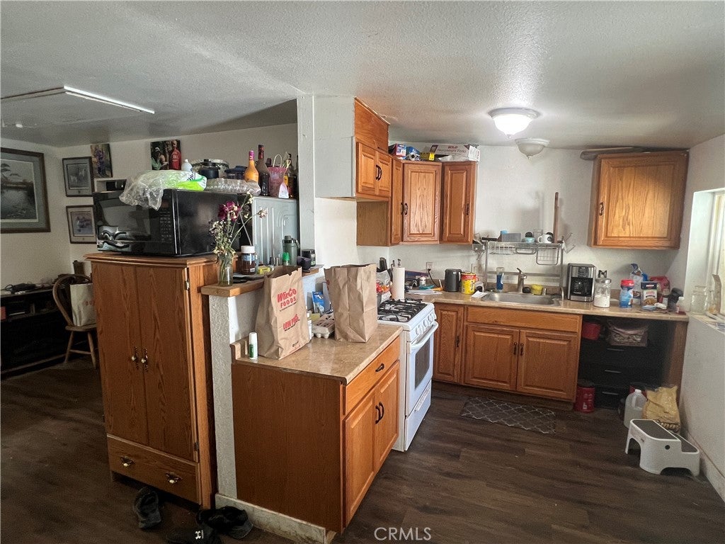 5524 E Commercial