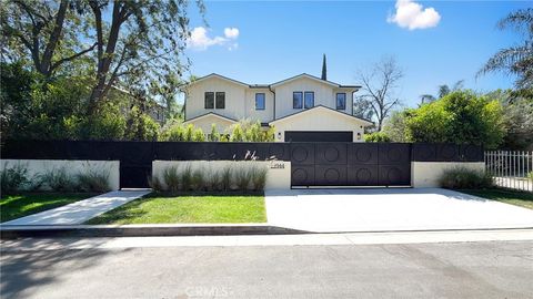 Photo of 13944 Valleyheart Drive, Sherman Oaks, CA 91423 (MLS # SR26062900)